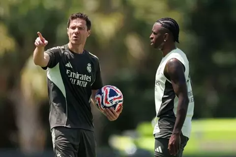 بعد مشاركته بديلا.. ألونسو ينفي وجود أزمة مع فينيسيوس